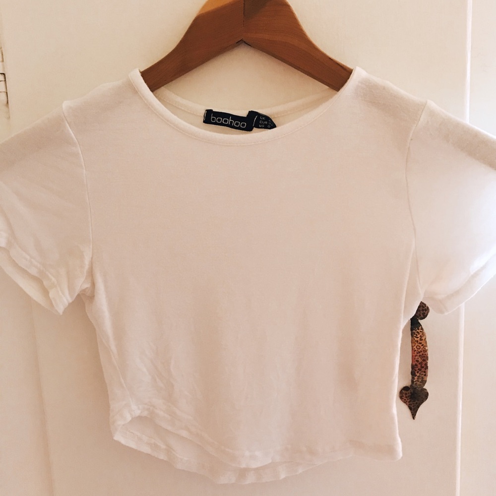 BOOHOO WHITE CROP TOP